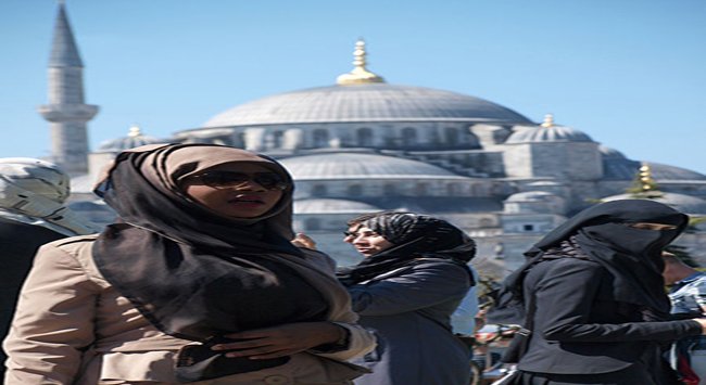 Muslim women before a mosque
